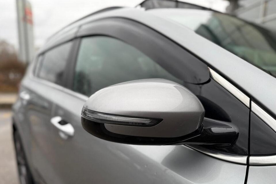 Kia Sportage (2017-2022) FormFit Side Visors - SD 22B17 f